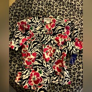 Beautiful Asymmetric Abstract Design Short-Sleeve Lightweight Blazer